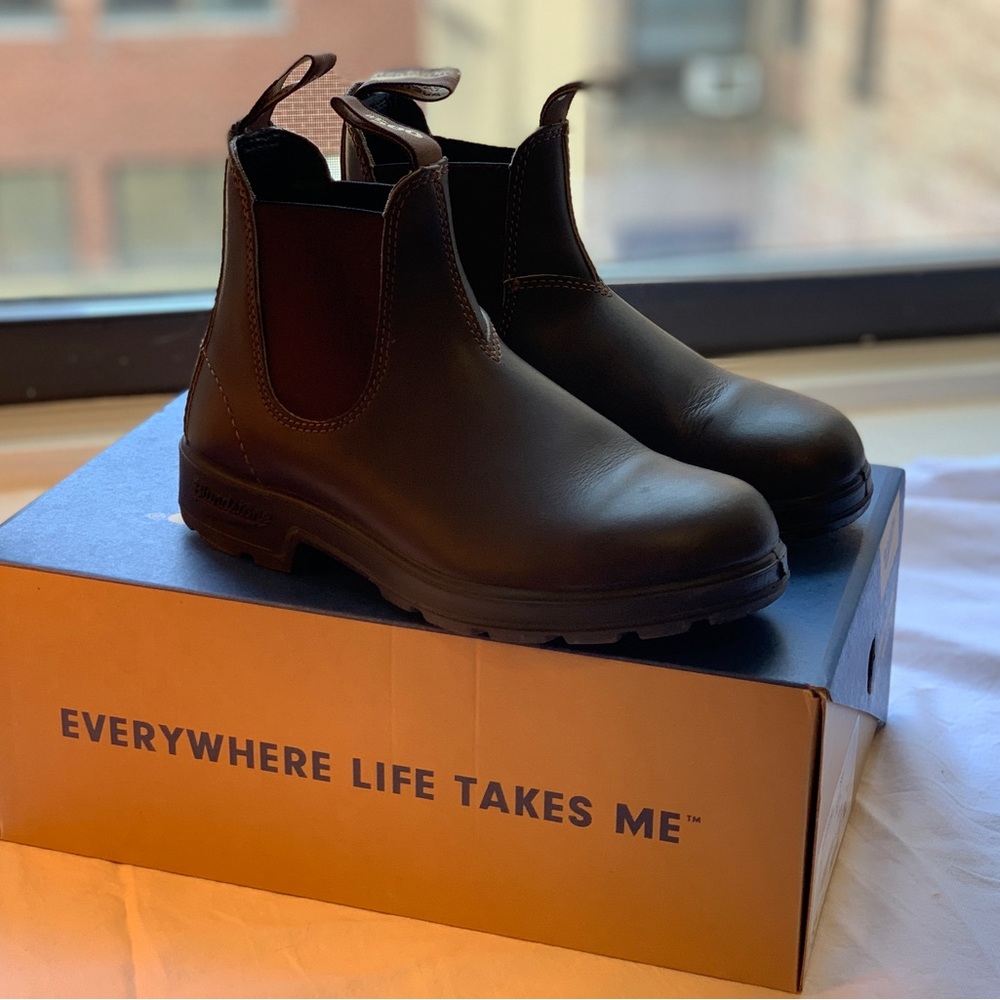 NEW with Box Blundstone Classic 585 Chelsea Boot Women’s 7.5 Walnut Brown